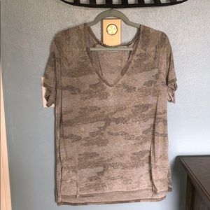 American Eagle Camo V-neck Tee XL